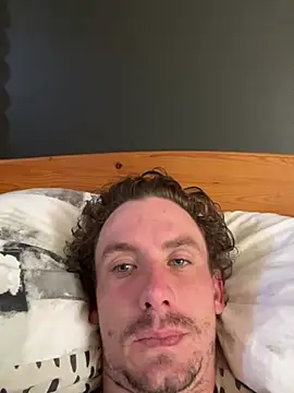 Snapshot of bradleyjamesmc chatting on January 18, 2025, 9:13 am bradleyjamesmc online show from January 18, 2025, 9:13 am