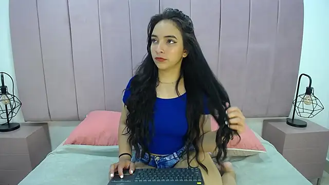 Nessa2905 online show from December 11, 2024, 8:18 pm