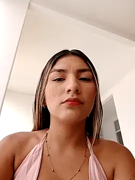 Snapshot of GIRL_DONCELLA chatting on March 18, 2025, 9:32 pm GIRL DONCELLA online show from March 18, 2025, 9:32 pm