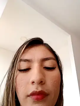 Snapshot of GIRL_DONCELLA chatting on March 19, 2025, 9:27 pm GIRL DONCELLA online show from March 19, 2025, 9:27 pm