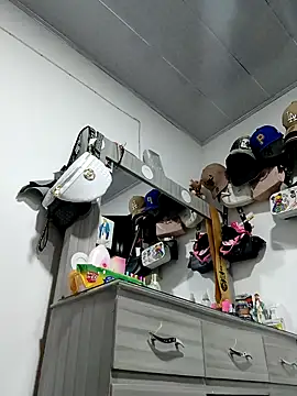 Snapshot of GIRL_DONCELLA chatting on January 30, 2025, 11:02 pm GIRL DONCELLA online show from January 30, 2025, 11:02 pm