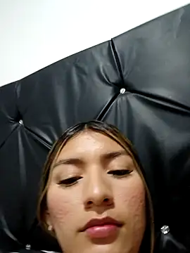 Snapshot of GIRL_DONCELLA chatting on January 29, 2025, 11:04 pm GIRL DONCELLA online show from January 29, 2025, 11:04 pm