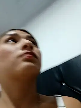 Snapshot of GIRL_DONCELLA chatting on February 17, 2025, 10:05 pm GIRL DONCELLA online show from February 17, 2025, 10:05 pm