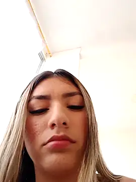 Snapshot of GIRL_DONCELLA chatting on March 22, 2025, 10:04 pm GIRL DONCELLA online show from March 22, 2025, 10:04 pm