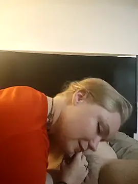 Snapshot of SpecialSpecies chatting on September 28, 2025, 8:43 am SpecialSpecies online show from September 28, 2025, 8:43 am