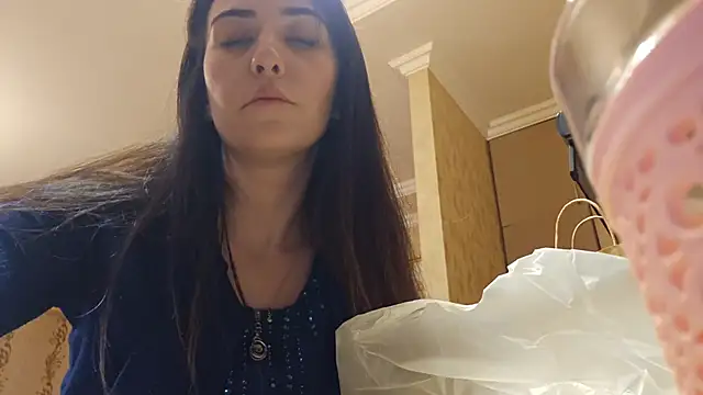 AlejandraDelaney online show from February 28, 2025, 4:10 pm