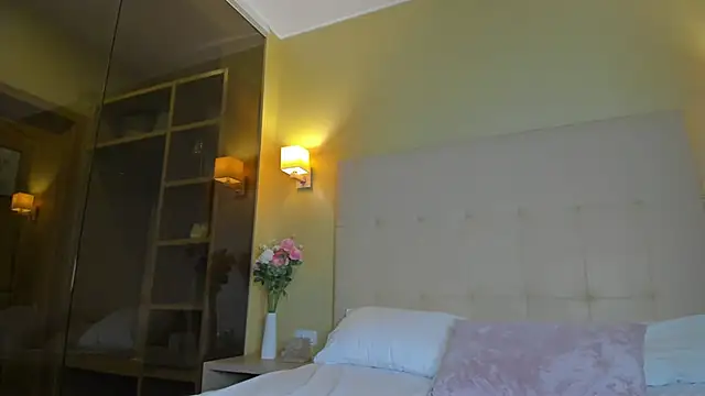 Debbie Taylor online show from December 2, 2025, 7:04 pm