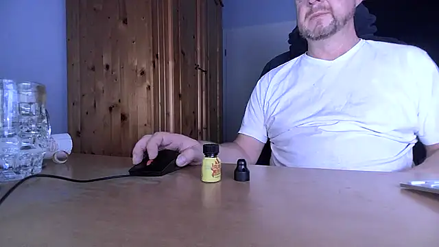 Snapshot of Tom_PP_cgn chatting on November 9, 2025, 5:44 am Tom PP cgn online show from November 9, 2025, 5:44 am