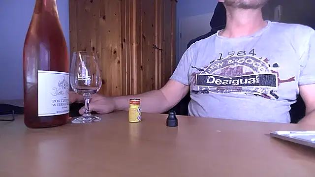 Snapshot of Tom_PP_cgn chatting on October 31, 2025, 8:16 pm Tom PP cgn online show from October 31, 2025, 8:16 pm