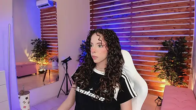 Sapphire Venuss online show from March 13, 2026, 12:48 am