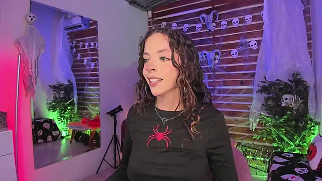 Snapshot of Sapphire_Venuss chatting on October 19, 2025, 2:25 am Sapphire Venuss online show from October 19, 2025, 2:25 am