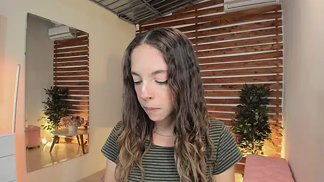 Snapshot of Sapphire_Venuss chatting on March 1, 2025, 11:37 pm Sapphire Venuss online show from March 1, 2025, 11:37 pm