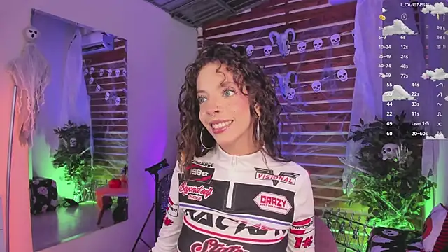 Snapshot of Sapphire_Venuss chatting on October 15, 2025, 2:54 am Sapphire Venuss online show from October 15, 2025, 2:54 am