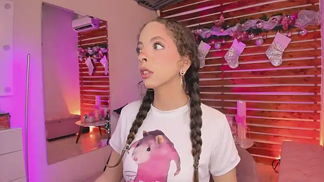 Snapshot of Sapphire_Venuss chatting on December 13, 2025, 11:55 pm Sapphire Venuss online show from December 13, 2025, 11:55 pm