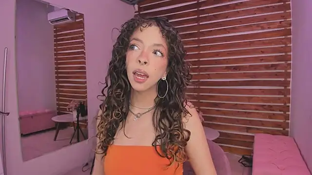 Snapshot of Sapphire_Venuss chatting on December 4, 2025, 2:21 am Sapphire Venuss online show from December 4, 2025, 2:21 am