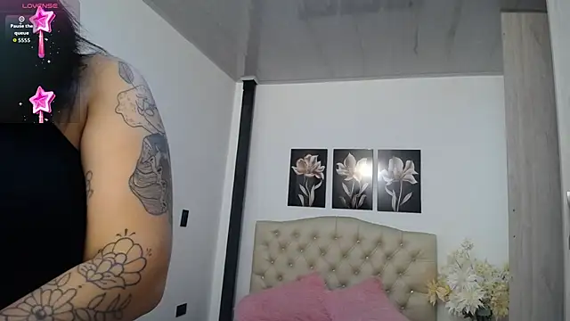 lily f00x online show from April 10, 2026, 12:34 pm