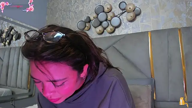 KimDevinne online show from March 8, 2026, 2:59 am