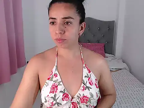 Snapshot of anngela01 chatting on October 28, 2025, 5:29 am anngela01 online show from October 28, 2025, 5:29 am