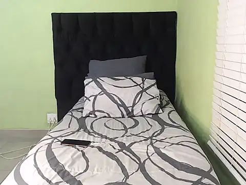 Snapshot of ThickPearlx23 chatting on November 6, 2025, 2:59 am ThickPearlx23 online show from November 6, 2025, 2:59 am