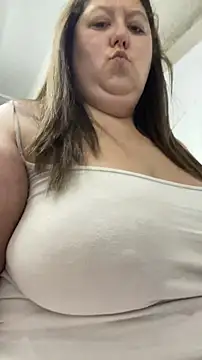Snapshot of Chloee_ep chatting on April 2, 2026, 5:03 am Chloee ep online show from April 2, 2026, 5:03 am