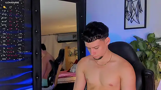 JadeSmiith  online show from November 11, 2025, 9:53 pm