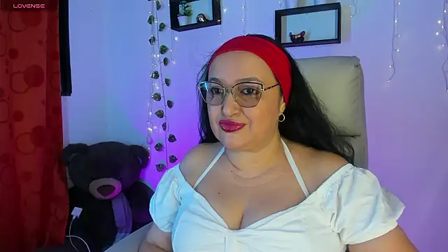 Snapshot of Gia_Nahomi chatting on February 2, 2026, 9:36 pm Gia Nahomi online show from February 2, 2026, 9:36 pm