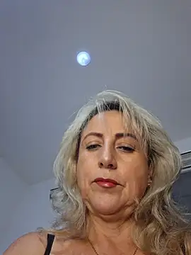 Snapshot of almaluna7 chatting on July 2, 2026, 11:33 pm almaluna7 online show from July 2, 2026, 11:33 pm