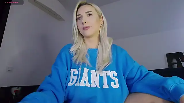 Snapshot of KhloeK chatting on November 6, 2025, 10:19 am KhloeK online show from November 6, 2025, 10:19 am