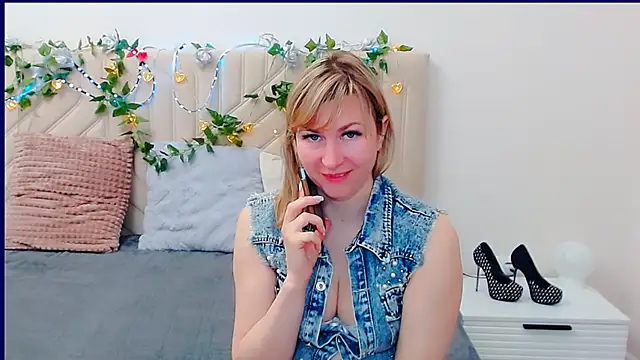 Snapshot of Incredible_Ariela chatting on March 27, 2026, 8:26 am Incredible Ariela online show from March 27, 2026, 8:26 am