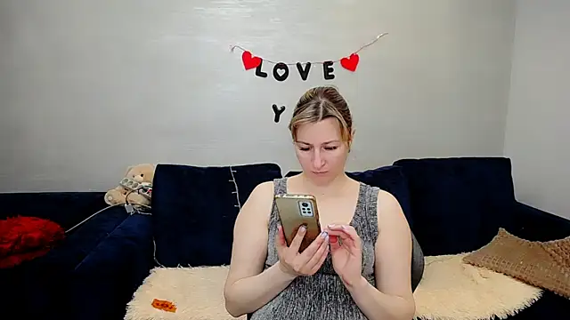 Snapshot of Incredible_Ariela chatting on April 17, 2026, 11:46 am Incredible Ariela online show from April 17, 2026, 11:46 am