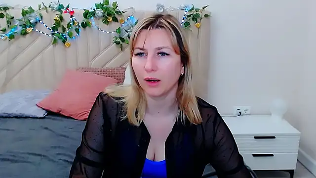 Snapshot of Incredible_Ariela chatting on April 10, 2026, 12:34 pm Incredible Ariela online show from April 10, 2026, 12:34 pm