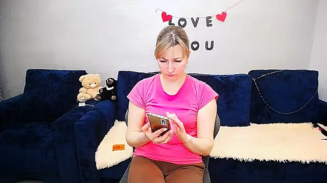 Snapshot of Incredible_Ariela chatting on April 5, 2026, 1:51 pm Incredible Ariela online show from April 5, 2026, 1:51 pm