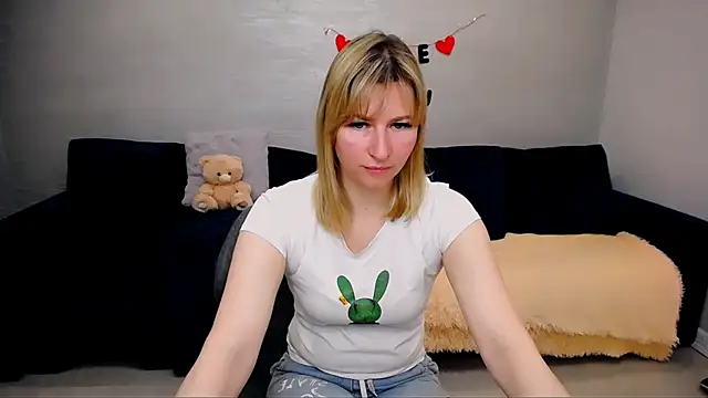 Snapshot of Incredible_Ariela chatting on May 10, 2026, 9:02 am Incredible Ariela online show from May 10, 2026, 9:02 am