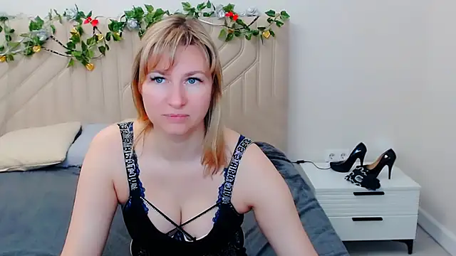 Snapshot of Incredible_Ariela chatting on April 15, 2026, 7:14 am Incredible Ariela online show from April 15, 2026, 7:14 am