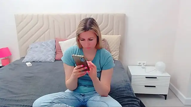 Snapshot of Incredible_Ariela chatting on May 22, 2026, 10:46 am Incredible Ariela online show from May 22, 2026, 10:46 am