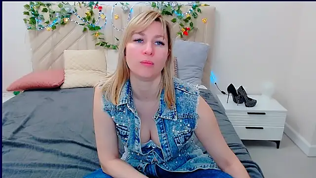 Snapshot of Incredible_Ariela chatting on March 26, 2026, 10:29 pm Incredible Ariela online show from March 26, 2026, 10:29 pm
