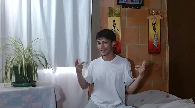 littlegoldenangels online show from January 15, 2025, 8:16 pm