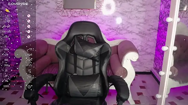 Snapshot of Violetta_Jhonson_v_ chatting on December 6, 2024, 8:32 am Violetta Jhonson v online show from December 6, 2024, 8:32 am