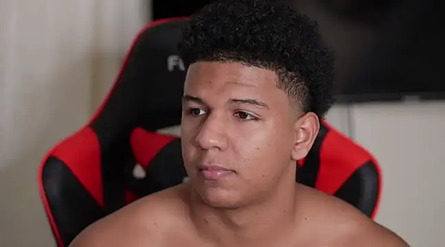 Snapshot of May_Dylan1 chatting on December 14, 2024, 2:11 am May Dylan1 online show from December 14, 2024, 2:11 am