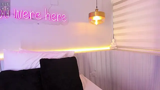 stephanymonroe online show from November 8, 2025, 4:21 pm