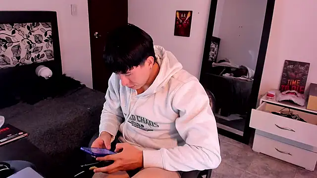 Snapshot of setsuna10 chatting on March 19, 2025, 12:37 am setsuna10 online show from March 19, 2025, 12:37 am