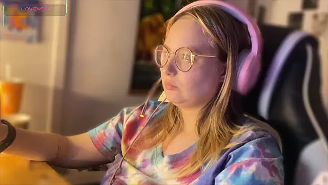 JacyWinslat online show from September 22, 2025, 3:51 pm