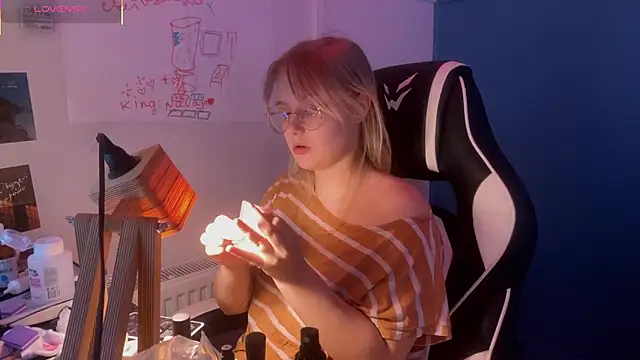 JacyWinslat online show from March 12, 2025, 2:12 pm