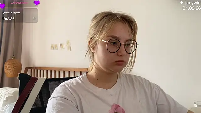 JacyWinslat online show from February 1, 2026, 6:11 am