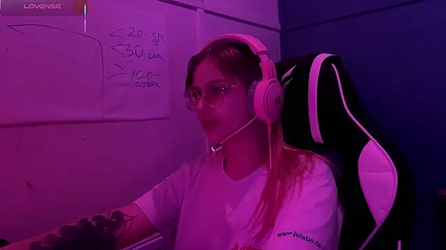 JacyWinslat online show from March 21, 2025, 6:18 pm