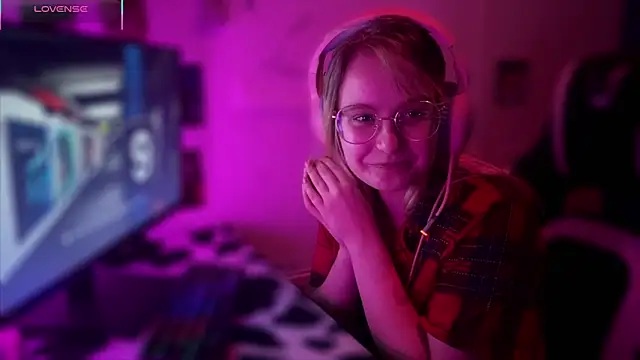 JacyWinslat online show from March 16, 2025, 5:17 pm