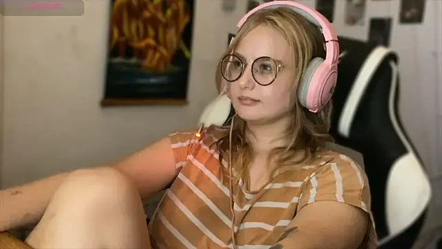 JacyWinslat online show from September 11, 2025, 6:19 pm