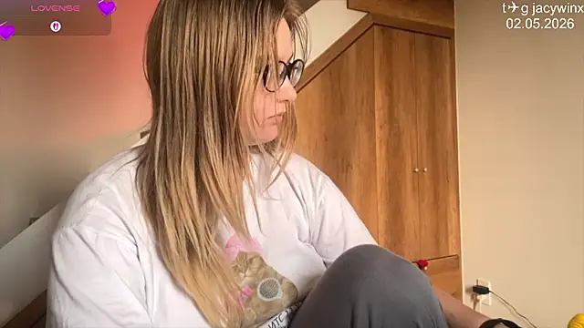 Snapshot of JacyWinslat chatting on May 3, 2026, 7:57 am JacyWinslat online show from May 3, 2026, 7:57 am