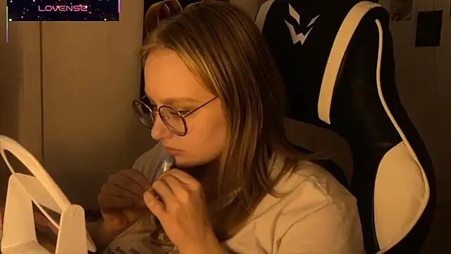 JacyWinslat online show from October 8, 2025, 6:08 pm