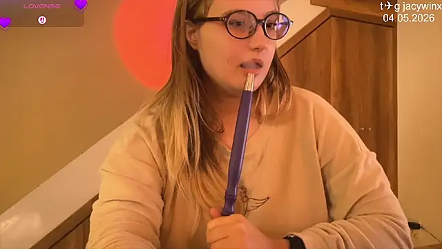 Snapshot of JacyWinslat chatting on May 4, 2026, 8:06 am JacyWinslat online show from May 4, 2026, 8:06 am